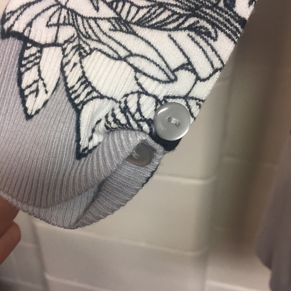 Cyrus Women’s Sweater, Size: L, Color: grey, white, black, button front-closure - Picture 11 of 14